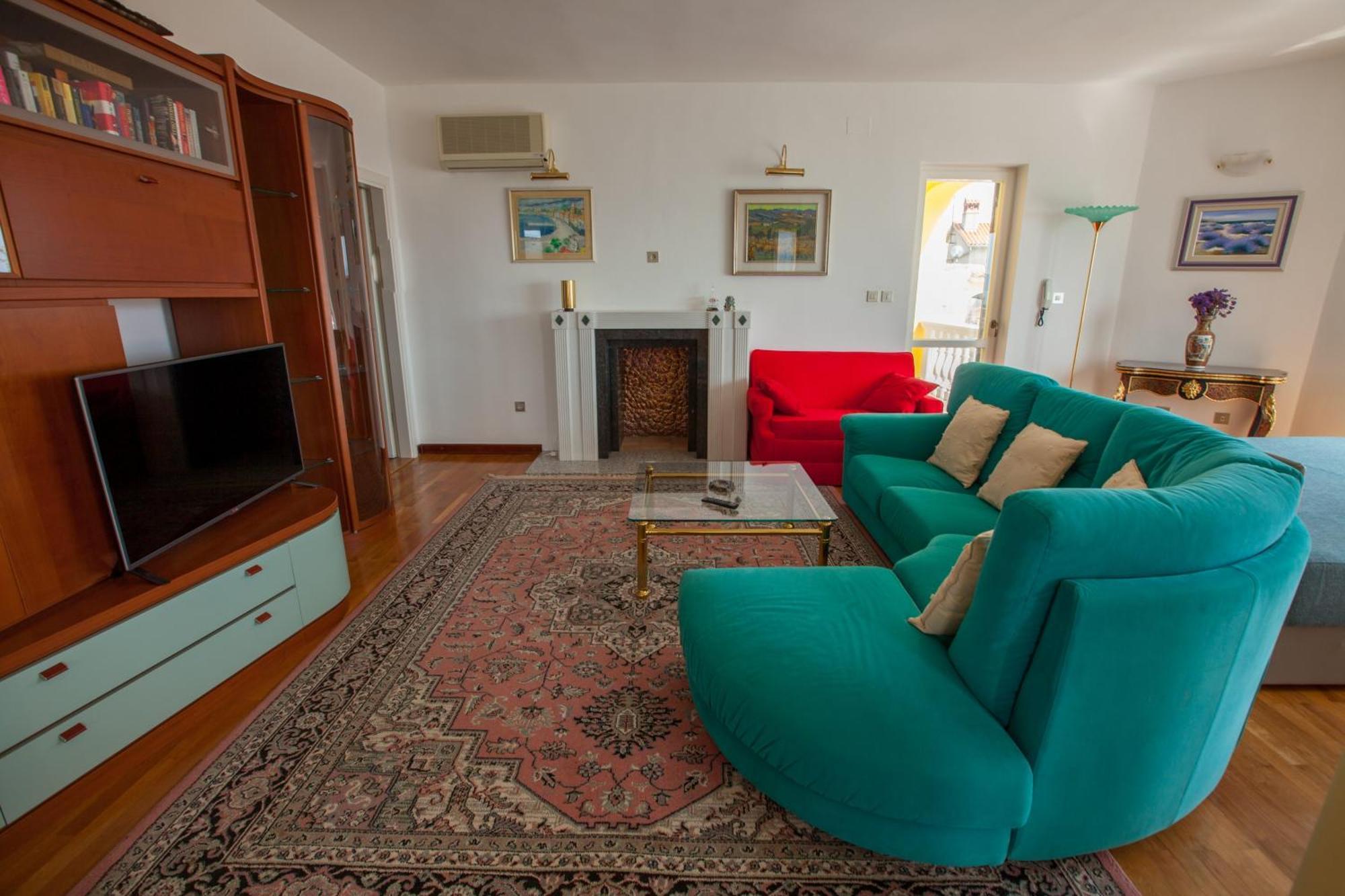Iva Apartament *